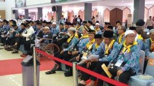 Calon-jemaah-haji-tahun-2023-yang-tiba-di-Asrama-Haji-Pondok-Gede.jpg