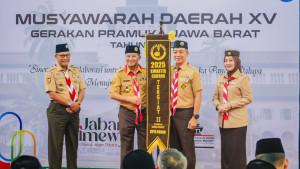 Dedie-Rachim-Raih-Lencana-Melati.jpg