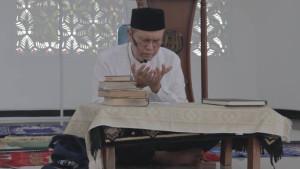 Direktur-Utama-RSUD-Kota-Bogor-dr-Ilham-Chaidir-saat-memimpin-doa.jpg