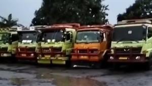 Foto-suasana-pangkalan-truk-tambang-Parungpanjang.jpg