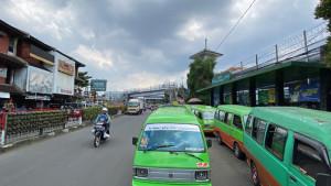 Halte-Biskita-Transpakuan-di-Jembatan-Merah-Kota-Bogor-berubah-menjadi-pangkalan-angkutan-k.jpg