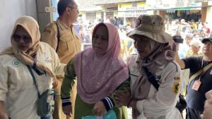 Ibu-Nining-45-salah-seorang-warga-yang-selamat-Majelis-Taklim.jpg