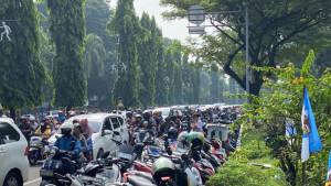 Kepadatan-kendaraan-di-Jalan-Tegar-Beriman-Kecamatan-Cibinong-CDF.jpg