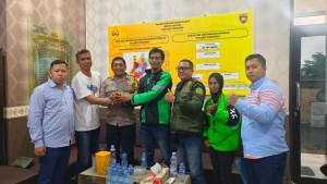 Mediasi-pemobil-yang-terlibat-cekcok-dengan-driver-ojol-di-Simpang-Cikaret-Kecamatan-Cibinon.jpg