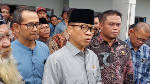 Mendes-Yandri-Susanto-temui-langsung-para-warga-Desa-Sukawangi-Kecamatan-Sukamakmur.jpg