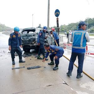 Mobil-Toyota-Rush-bernomor-polisi-B-2589-BRP-menabrak-beton-di-KM-41-Tol-Jagorawi-atau-tidak-jauh.jpg