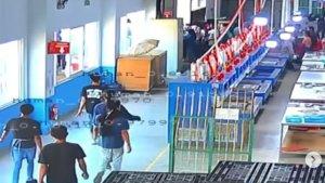Momen-sweeping-ajakan-demo-mogok-kerja-di-PT-Yihong-Novatex-Indonesia.jpg