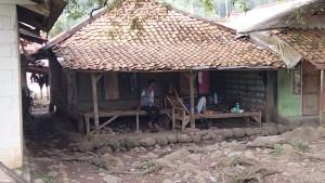 Pemukiman-warga-di-Kampung-Parung-Santen.jpg