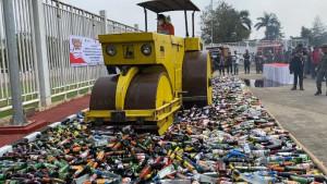 Pemusnahan-13282-botol-minuman-keras-tanpa-izin-di-area-Stadion-Pakansari-Kecamat.jpg