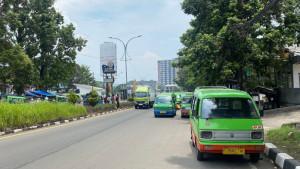 Penampakan-angkot-trayek-Kota-Bogor-yang-sedang-ngetem-di-Terminal-Bubulak-Kota-Bogor-S.jpg