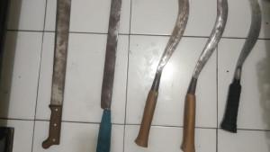 Penampakan-senjata-tajam-yang-digunakan-oleh-enam-orang-remaja.jpg