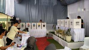 Pencoblosan-pada-Pemilu-2024-di-Kelurahan-Tengah.jpg