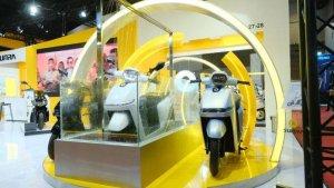 Pengujian-teknologi-waterproof-sepeda-motor-Legend-di-Jakarta-Fair-2024.jpg