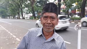 Penjual-cincau-Mr-Nanang-di-Kota-Bogor-Senin-20102025-Mengucap-syukur-setelah-curhata.jpg