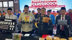 Polres-Bogor-mengungkap-peredaran-narkoba-dan-sediaan-farmasi-di-wilayah-Kabupaten-Bo.jpg