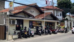Polsek-Rancabungur-mengamankan-pria-yang-diduga-menjual-gadis-di-bawah-umur.jpg