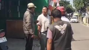 Pria-diduga-ODGJ-meresahkan-warga-Kampung-Sindangsari-Kelurahan-Tanah-Baru-Kecamatan.jpg