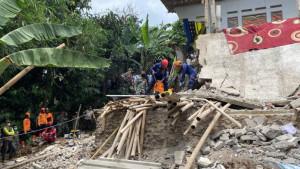 Proses-evakuasi-korban-majelis-taklim-ambruk.jpg