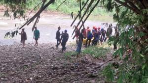 Proses-evakuasi-mayat-yang-ditemukan-di-aliran-Sungai-Ciliwung-Desa-Bojong-Baru-Kecama.jpg