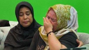 Ratna-tak-kuasa-menahan-tangis-usai-mendapat-kabar-mengejutkan-terkait-suaminya.jpg