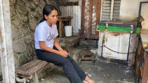 Regina-salah-satu-pekerja-asal-NTT-yang-dihukum-squat-jump-300-kali-oleh-pimpinan-pan.jpg