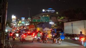 Rekayasa-lalu-lintas-one-way-atau-satu-arah-dari-Puncak-menuju-Jakarta-berakhir.jpg