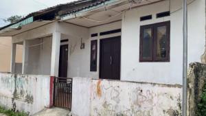 Salah-satu-warga-Desa-Rawapanjang-Kecamatan-Bojonggede-Kabupaten-Bogor-Isah-39-un.jpg