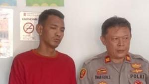 Seorang-pria-diduga-mengalami-depresi-hingga-akhirnya-berjalan-di-tengah-jalan-di-exit-Tol-Bara.jpg