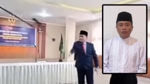 Sosok-Zamroni-Aziz-Pejabat-Kemenag-yang-Lempat-Stand-Mic.jpg