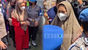 Tampang-Briptu-Rizka-di-Rekonstruksi-Kematian-Brigadir-Esco.jpg