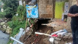 Tanah-longsor-terjadi-di-Kampung-Sawah-Kelurahan-Margajaya-Kecamatan-Bogo.jpg