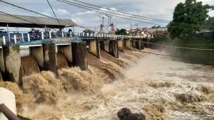 Tinggi-Muka-Air-TMA-Bendung-Katulampa-Kota-Bogor-saat-ini-menyentuh-angka-80-cen.jpg