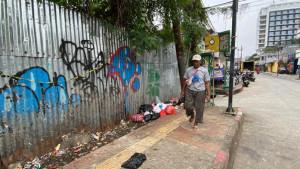 Tumpukan-sampah-masih-terlihat-di-Gang-Belong-Jalan-Roda-Suryakencana-Kecamatan-Bogor.jpg