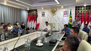 Wakil-Bupati-Bogor-Ade-Ruhandi-alias-Jaro-Ade-memimpin-rapat-percepatan-pembangunan.jpg