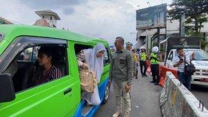 Wakil-Wali-Kota-Bogor-Jenal-Mutaqin-saat-melakukan-sidak-angkot.jpg