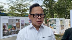 Wamendagri-Bima-Arya-saat-dijumpai-di-Alun-Alun-Kota-Bogor.jpg