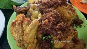 ayam-goreng-di-warung-makan-doyong.jpg