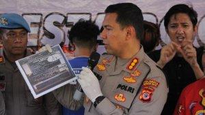 identitas-sopir-yang-halangi-ambulans.jpg