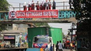 kuasi-truk-kont.jpg