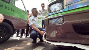 mobil-parkir-sembarangan-digembok.jpg