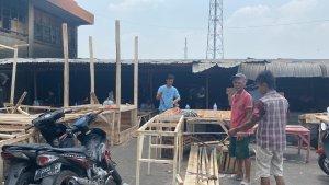 pedagang-ps-leuwiliang-bangun-lapak.jpg