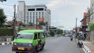 penampakan-angkot-trayek-11-saat-melintas-di-Jalan-Siliwangi.jpg