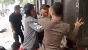 pkl-ricuh-dengan-pol-pp.jpg