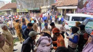 posko-kesehatan-di-lokasi-majelis-taklim-ambruk.jpg