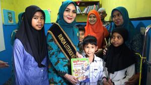 yantie-rachim-ajak-ibu-ibu-baca.jpg