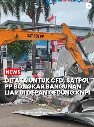 Satpol PP Kabupaten Bogor tertibkan bangunan liar di halaman Gedung KNPI Kabupaten Bogor.