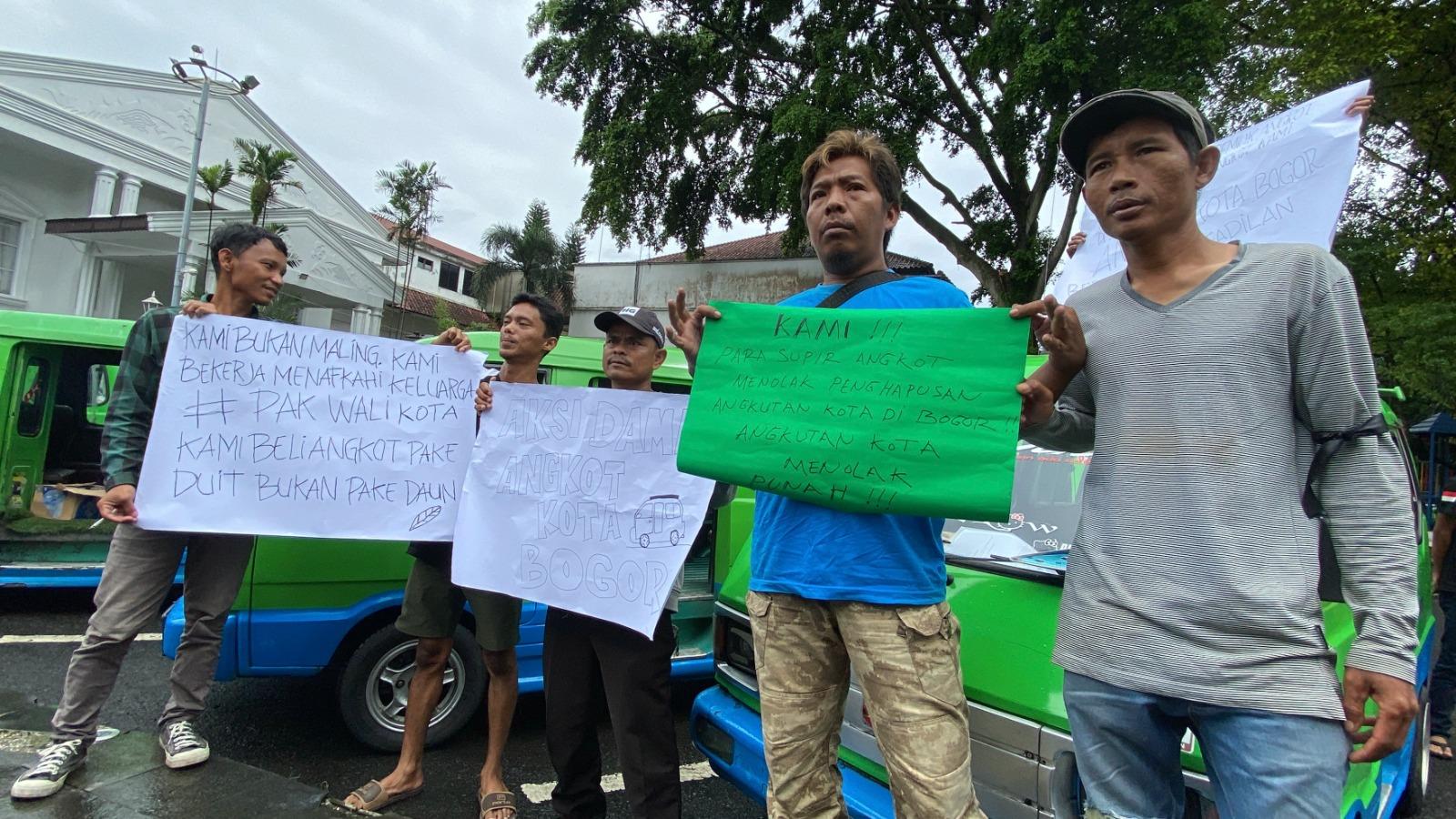3-Tuntutan-Sopir-Angkot-Demo-di-Balai-Kota-Bogor.jpg