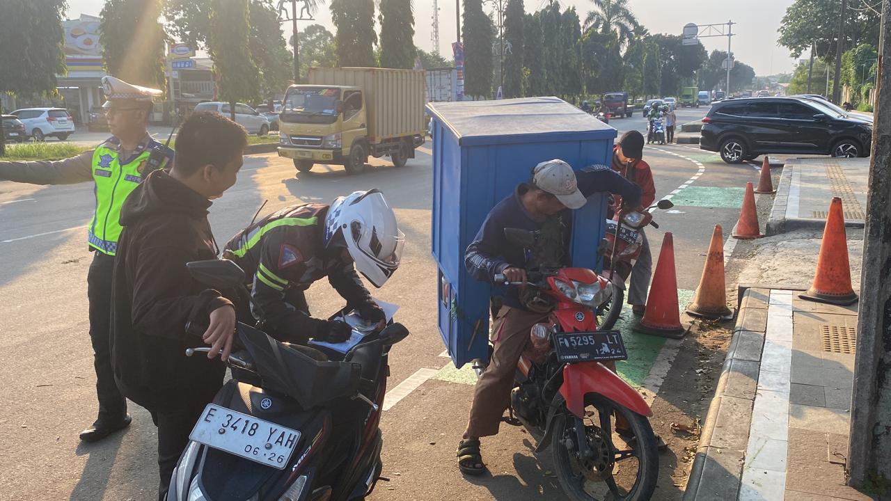Hari Pertama Operasi Patuh Lodaya 2024 di Kabupaten Bogor, Puluhan Pemotor Terciduk Tak Pakai Helm