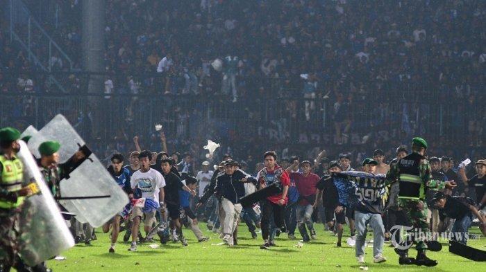 Arema-FC-vs-Persebaya-Suporter.jpg