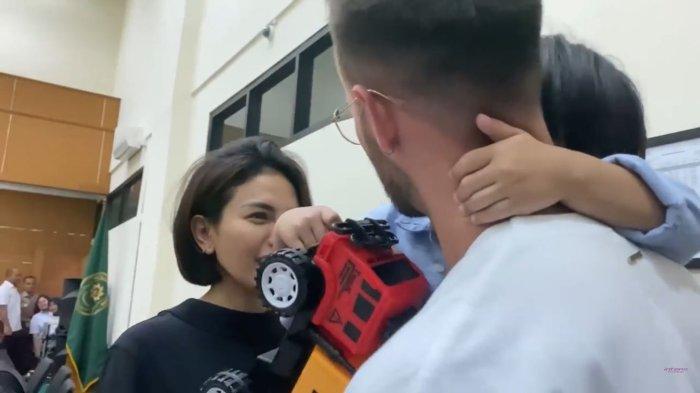 Arkana-Mawardi-nangis-saat-ketemu-Nikita-Mirzani.jpg